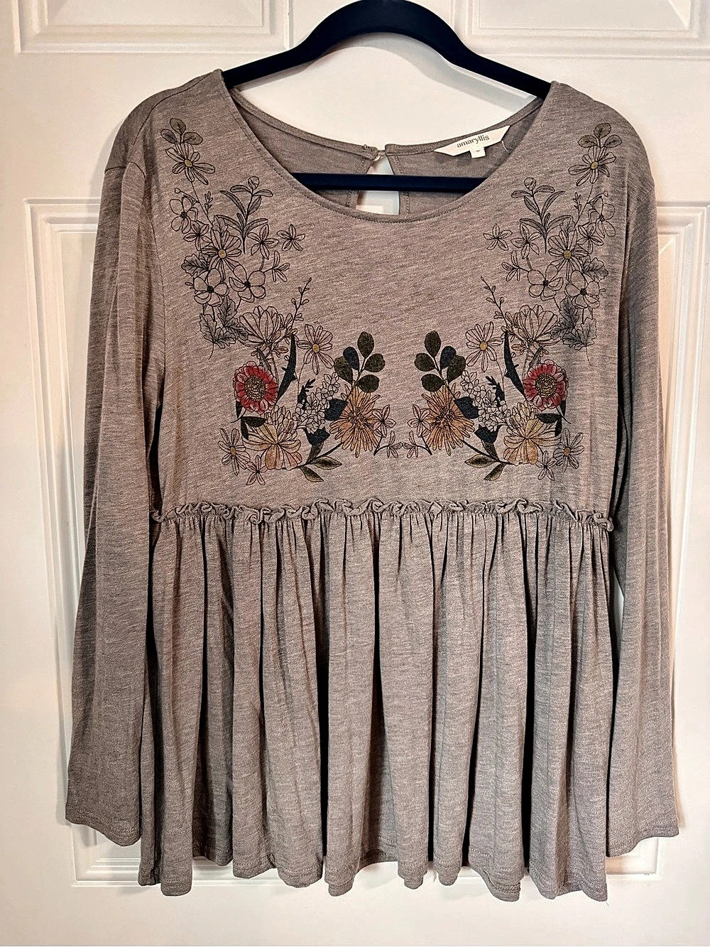 amaryllis Floral Embroidered Long Sleeve Tunic in Gray Size Medium